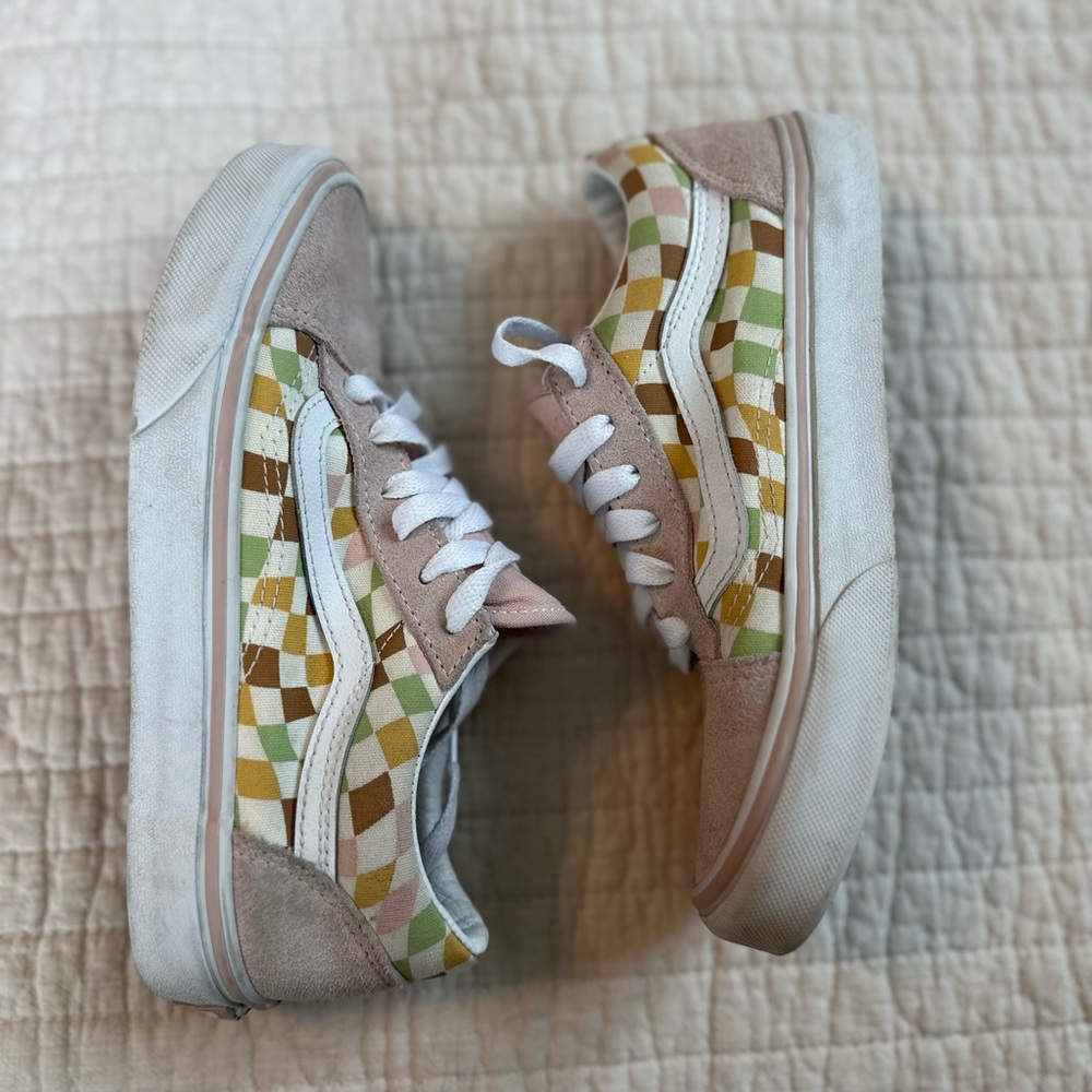 Checkered pink suede vans 468